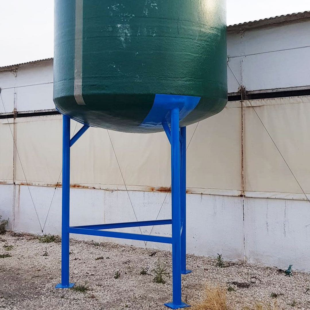 Depósito de agua vertical con patas 20.000 litros